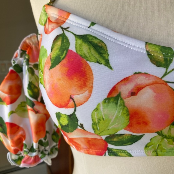 BCBG PARIS Medium Peach Poof Sleeve
Bikini Top NWT - Picture 5 of 10